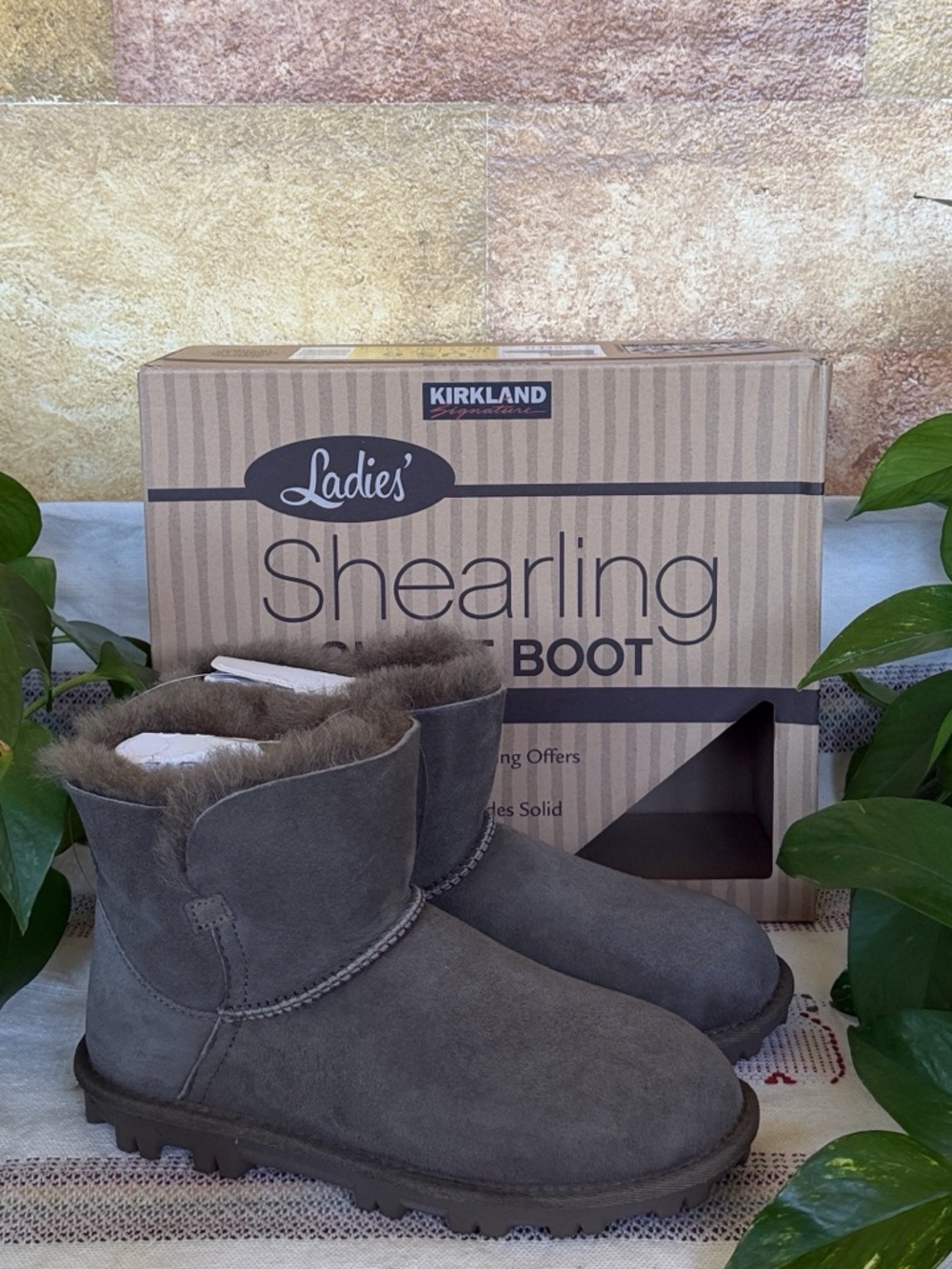 NEW Kirkland Signature Women’s Shearling Fur Grey Winter Short Boots, Size 6